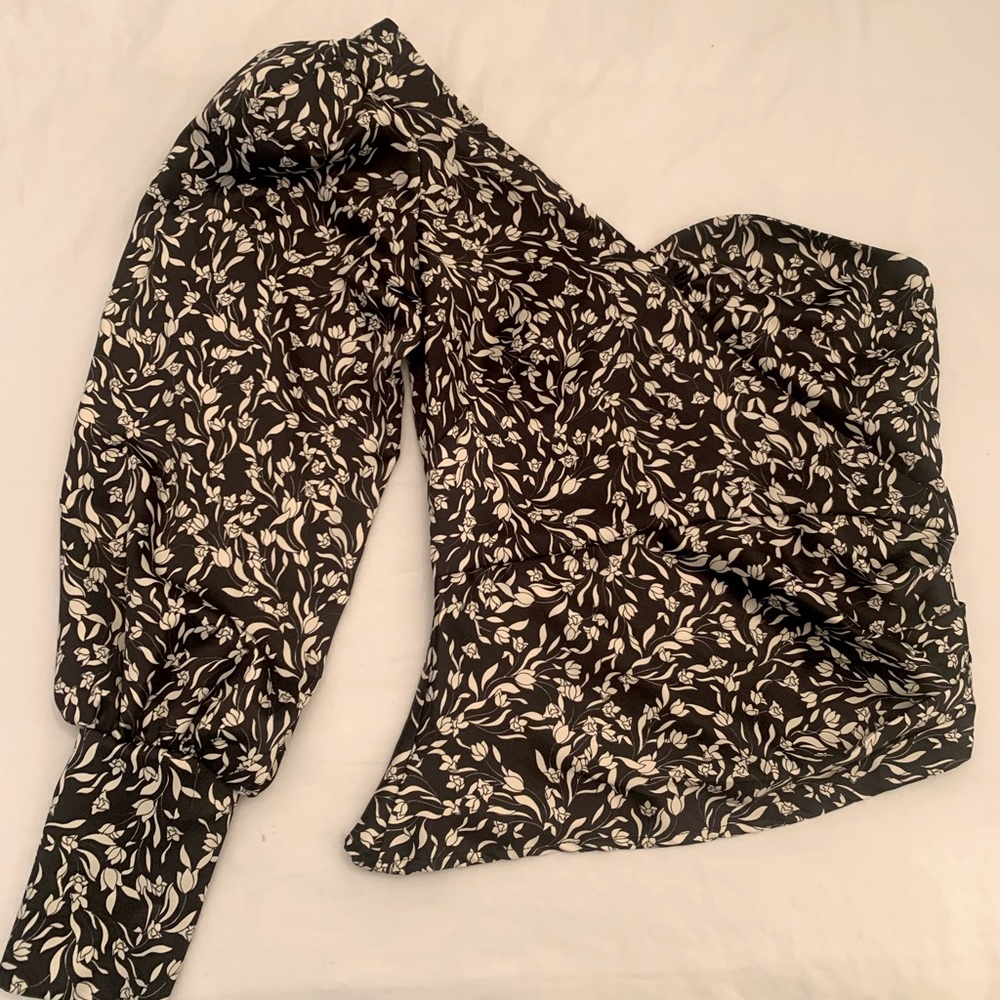 One sleeved floral print blouse